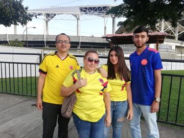 Hinchas llegan al estadio de Pereira para el cierre del grupo A.