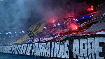 La guerra de tifos entre Borussia Dortmund y PSG en el Parque de los Príncipes