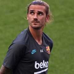 Griezmann vuelve en plena tormenta por su futuro