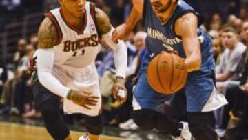 Ricky Rubio disputa la bola con Monta Ellis.