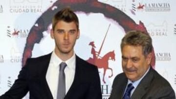 <b>RECONOCIDO. </b>De Gea, ayer al recoger el premio Jóvenes 2010 D. O. La Mancha en Mapfre, Madrid.