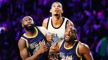 Victor Wembanyama junto a Jaylen Brown y Kawhi Leonard.