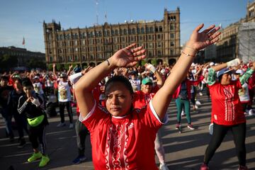 La plancha del Zócalo de Ciudad de México acogió una clase masiva de boxeo y, por segundo año consecutivo, se batió un récord mundial con más de 30.000 alumnos. El acto contó con la presencia de los campeones Julio César Chávez, Jaime Minguía o Humberto González, así como la del presidente del Consejo Mundial de Boxeo, Mauricio Sulaimán