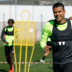 Granada y Villarreal miden fuerzas con un ojo en Europa