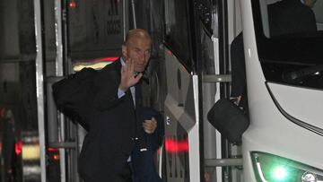 16/10/17 PREVIA PARTIDO CHAMPIONS LEAGUE
FASE DE GRUPOS GRUPO H
REAL MADRID - TOTTENHAM HOTSPUR
ESTADIO SANTIAGO BERNABEU SALIDA HOTEL CONCENTRACION AUTOBUS AUTOCAR
ZINEDINE ZIDANE