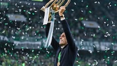 Poyet dimite tras ser doble campeón