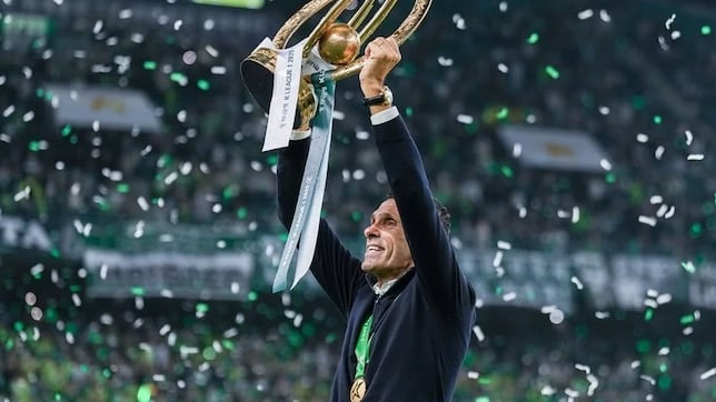 Poyet dimite tras ser doble campeón