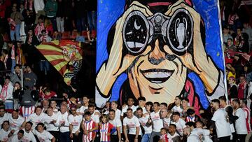 GIRONA, 24/05/2024.- El Girona celebra la victoria y jugar la Liga de Campeones la próxima temporada tras el encuentro de la jornada 38 de LaLiga entre Girona FC y Granada CF, este viernes en el estadio Motilivi, en Girona. EFE/ David Borrat
