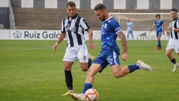 Momento del partido entre la Balona y el Sanluqueño.