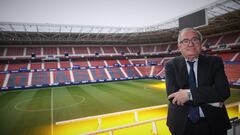 Luis Sabalza en el estadio de El Sadar.