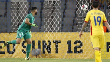 Futbol, Rumania vs Chile
El seleccionado rumano Nicolae Stanciu, fuera de la foto, marca su gol contra Chile durante el partido amistoso disputado en el estadio Arena Cluj de Cluj, Rumania.
13/06/2017
Andres Pina/Photosport
*******
Football, Romani
