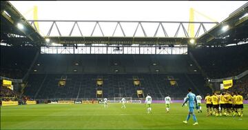 La grada vacía de la muralla amarilla del Borussia Dortmund tras recibir una sanción por una trifulca contra el RB Leipzig 