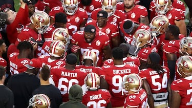 SANTA CLARA, CA - SEPTEMBER 12: NaVorro Bowman #53 of the San Francisco 49ers speaks to his teammates prior to their NFL game against the Los Angeles Rams at Levi's Stadium on September 12, 2016 in Santa Clara, California. Ezra Shaw/Getty Images/AFP
== FOR NEWSPAPERS, INTERNET, TELCOS & TELEVISION USE ONLY ==