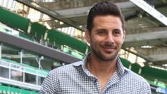 Claudio Pizarro trabaja para seguir en Alemania