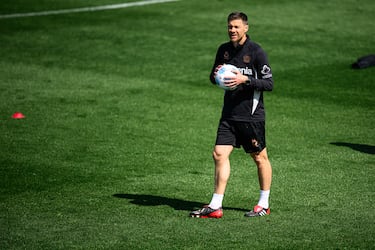 Javi Mart¨ªnez: ¡°Lo de Xabi Alonso en el Leverkusen fue una haza?a muy grande¡±