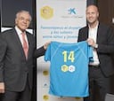 Caixa y Fundación Cruyff crearán campos para desfavorecidos