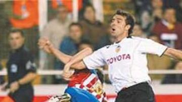 <b>PENALTI. </b>La carga de Marchena sobre Torres quedó sin sanción.