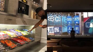 Mayweather presume de cine para 50 personas con tienda propia en su mansión