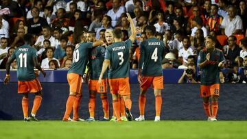 El Ajax tiene pegada de líder