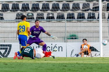 Marcos Denia salva la papeleta ante el Al Ettifaq