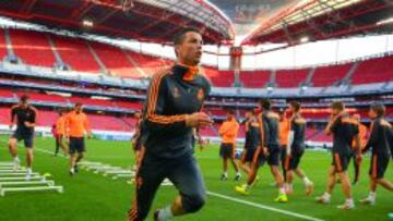 Cristiano se ejercitó a tope, esprintando y lanzando a portería (incluso se atrevió con los penaltis). Hoy jugará de inicio.