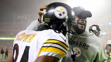 KANSAS CITY, MP - JANUARY 15: Head coach Mike Tomlin of the Pittsburgh Steelers congratulates wide receiver Antonio Brown #84 following the Steelers win against the Kansas City Chiefs in the AFC Divisional Playoff game at Arrowhead Stadium on January 15, 2017 in Kansas City, Missouri.   Matthew Stockman/Getty Images/AFP
 == FOR NEWSPAPERS, INTERNET, TELCOS &amp; TELEVISION USE ONLY ==