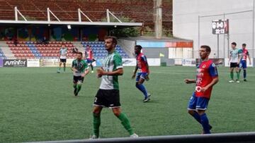 Imagen del encuentro que disputaron el UP Langreo B y la SD Lenense (0-0), correspondiente a la Jornada 4 en el Grupo 2 de Tercera Disivión RFEF, disputado en el estadio Nuevo Ganzábal.