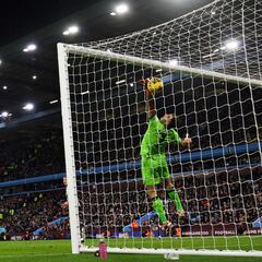 El Newcastle recupera su chispa a costa de Emery