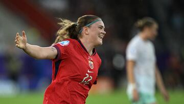 Gaupset celebra su segundo gol a Islandia. REUTERS/Annegret Hilse