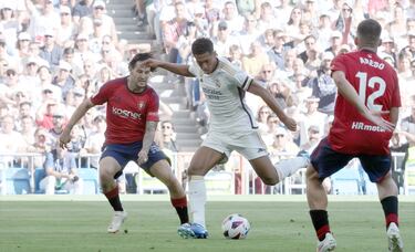 Un día más, Jude Bellingham vuelve a marcar con el Real Madrid. Pase filtrado de Modric hacia el inglés dentro del área, que recibió muy solo y no perdonó con su zurdazo, batiendo a Sergio Herrera.
