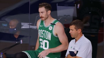 LAKE BUENA VISTA, FLORIDA - SEPTEMBER 19: Gordon Hayward #20 of the Boston Celtics prepares to play after being injured during the first quarter as Brad Stevens of the Boston Celtics looks on against the Miami Heat in Game Three of the Eastern Conference Finals during the 2020 NBA Playoffs at AdventHealth Arena at the ESPN Wide World Of Sports Complex on September 19, 2020 in Lake Buena Vista, Florida. NOTE TO USER: User expressly acknowledges and agrees that, by downloading and or using this photograph, User is consenting to the terms and conditions of the Getty Images License Agreement.   Kevin C. Cox/Getty Images/AFP
 == FOR NEWSPAPERS, INTERNET, TELCOS &amp; TELEVISION USE ONLY ==