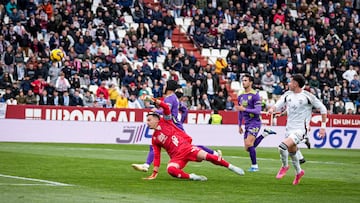Partido de la jornada 31 de la Segunda División 2024-2025 de la liga de fútbol española, Liga Hypermotion, entre Albacete-Málaga disputado el 15/03/2025 en el Carlos Belmonte. Foto Josema Moreno