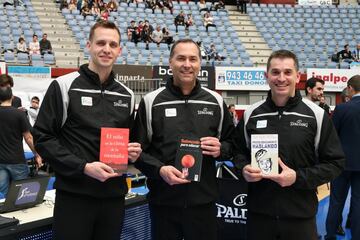 Aliaga regaló Baloncesto para Educar de Ángel González Jareño; Bultó, Psicológicamente hablando: Un recorrido por las maravillas de la mente de Adrián Triglia, Jonathan García-Allen, Bertrand Regader; y Rial, El niño en la cima de la montaña de John Boyne