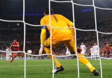 Eurocopa 2012. Cuartos de final. Espa?a-Francia. La Selecci車n gan車 a los 'Bleus' 2-0, ambos goles de Xabi Alonso. El tolosarra, de penalti, anot車 el segundo tanto.