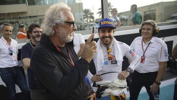 DV101. Abu Dhabi (United Arab Emirates), 25/11/2018.- Flavio Briatore, Italian businessman and former manager of Benton formula one team, left, stands with Mclaren driver Fernando Alonso of Spain before the Emirates Formula One Grand Prix at the Yas Marina racetrack in Abu Dhabi, United Arab Emirates, 24 November 2018. (F&oacute;rmula Uno, Espa&ntilde;a, Emiratos &Aacute;rabes Unidos) EFE/EPA/LUCA BRUNO / POOL