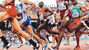 <b>DOMINADOR. </b>Reyes Estévez ganó su serie de los 1.500. En la imagen precede al francés Baala y al qatarí Suleiman, que fueron eliminados.