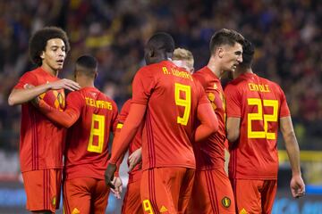 Los Diablos Rojos están llamados a ser la gran sorpresa de Rusia 2018, por su dinámica y calidad hombre por hombre (aunque también lo fueron en la pasada Eurocopa y no pasó nada con ellos). Dirigidos por el técnico español Roberto Martínez, son los quintos clasificados en el Ranking FIFA y las semifinales son su primer objetivo, para luego buscar superar el histórico cuarto lugar logrado en México 86.