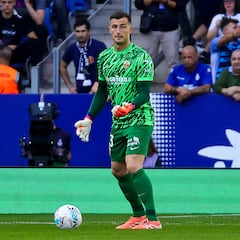 Aprobados y suspensos del Elche: solo Romero pudo con Peña