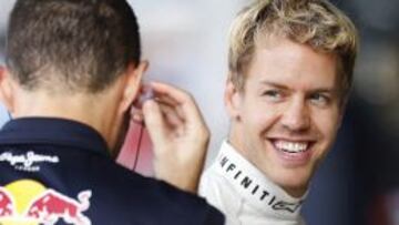 Vettel, sonriente en Yas Marina.