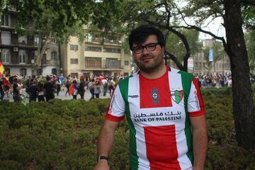 Hinchas de distintos clubes llegaron hasta Plaza Italia para ser parte de la manifestación más masiva. Hasta los archirrivales se tomaron fotografías juntos.