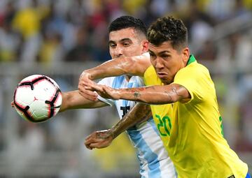 Roberto Firmino y Rodrigo Battaglia  