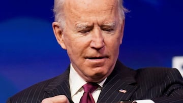 FILE PHOTO: U.S. President-elect Joe Biden looks at his watch as he arrives to announce former South Bend, Indiana Mayor Pete Buttigieg as his nominee for secretary of transportation during a news conference at Biden&#039;s transition headquarters in Wilm