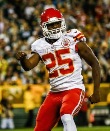 Los Chiefs maquillaron el resultado con dos touchdowns de carrera de Jamaal Charles. Después del primero lograron convertir los dos puntos, pero no después del segundo, quedando el partido en el definitivo 28 a 38. Charles logró 49 yardas de carrera, otras 33 pase y 3 touchdowns que sirvieron para alegrarle la noche a quien lo tenga en su equipo Fantasy.