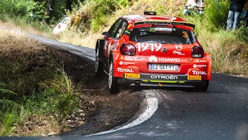 Pepe L&oacute;pez con su Citro&euml;n en Ourense.