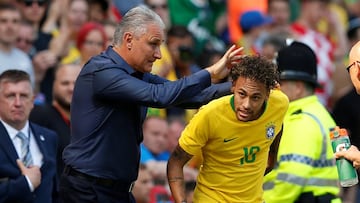 Tite, junto a Neymar.