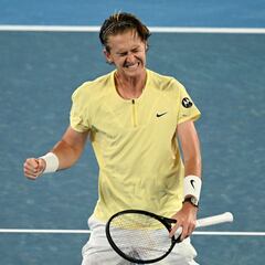 Korda relega a Medvedev