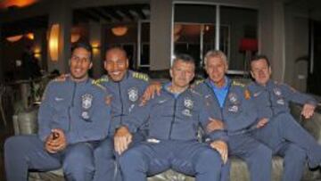 Fernando Lázaro (analista), Mauro Silva, Gilmar, Clodoaldo y Dunga, varios integrantes del cuerpo técnico brasileño.