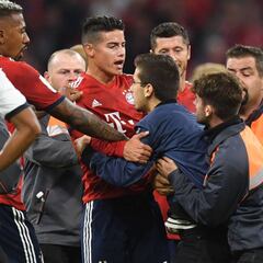 Locura por James Rodríguez en el Allianz Arena de Múnich