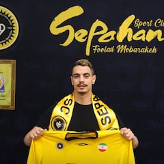 Sevillistas en el equipo del acero de Irán