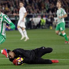 Sanabria, cerca de irse al Genoa en sustitución del polaco Piatek